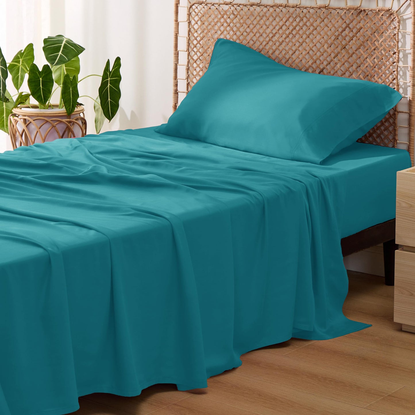 Bedsure Queen Sheet Set, Cooling Sheets for Queen Size Bed Set, Rayon Derived from Bamboo, Breathable & Soft Deep Pocket Up to 16 Inches, Hotel Luxury Silky Bedding, Bedsheet & Pillowcases, Dark Grey