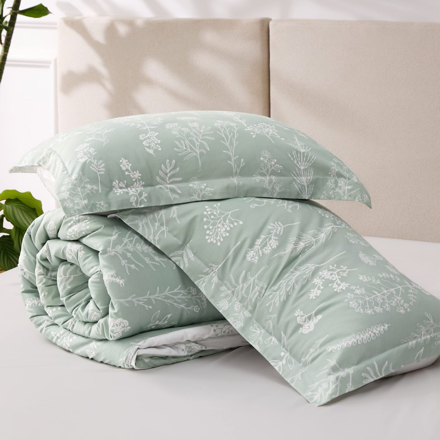 Bedsure Queen Comforter Set - Dark Purple Bed Set, 3 Pieces Cute Floral Bedding, 1 Soft Reversible Botanical Flowers Comforter and 2 Pillow Shams