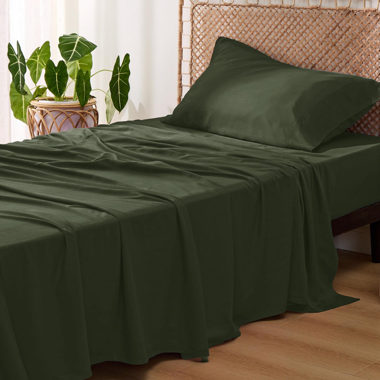 Bedsure Queen Sheet Set, Cooling Sheets for Queen Size Bed Set, Rayon Derived from Bamboo, Breathable & Soft Deep Pocket Up to 16 Inches, Hotel Luxury Silky Bedding, Bedsheet & Pillowcases, Dark Grey