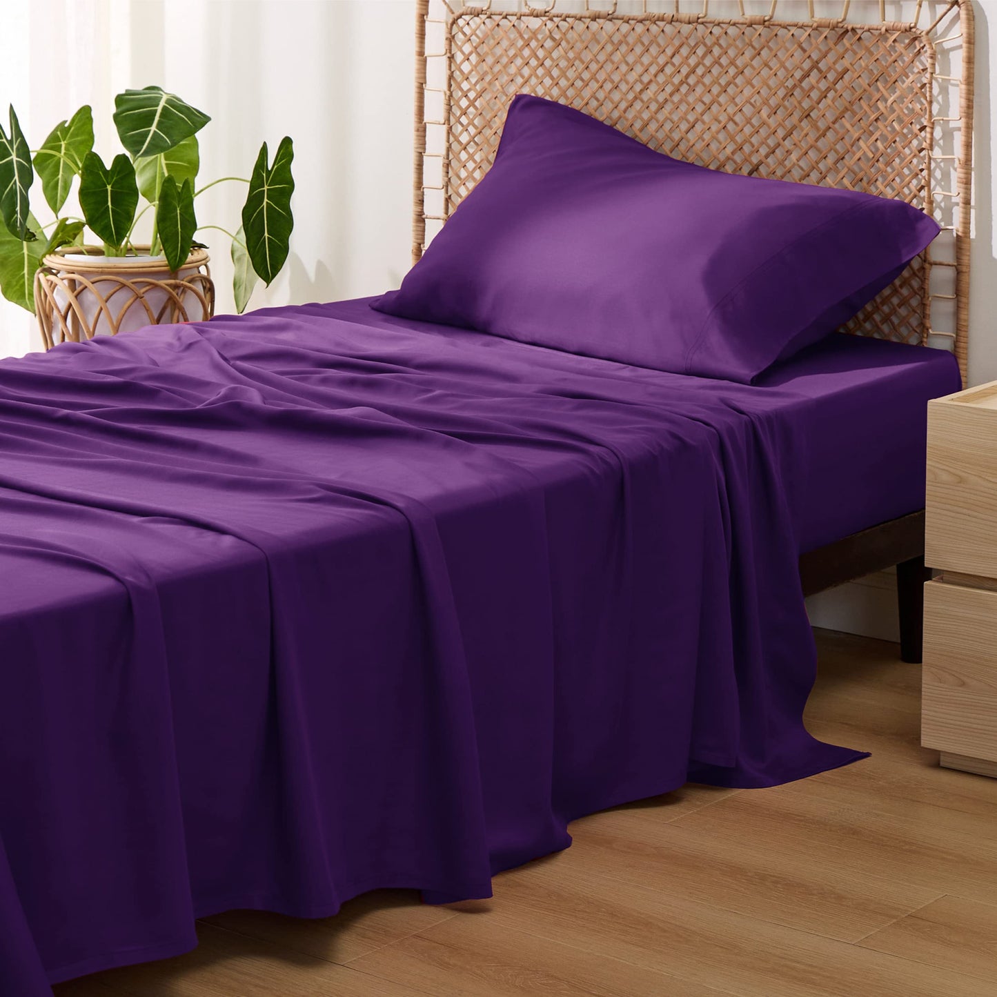 Bedsure Queen Sheet Set, Cooling Sheets for Queen Size Bed Set, Rayon Derived from Bamboo, Breathable & Soft Deep Pocket Up to 16 Inches, Hotel Luxury Silky Bedding, Bedsheet & Pillowcases, Dark Grey