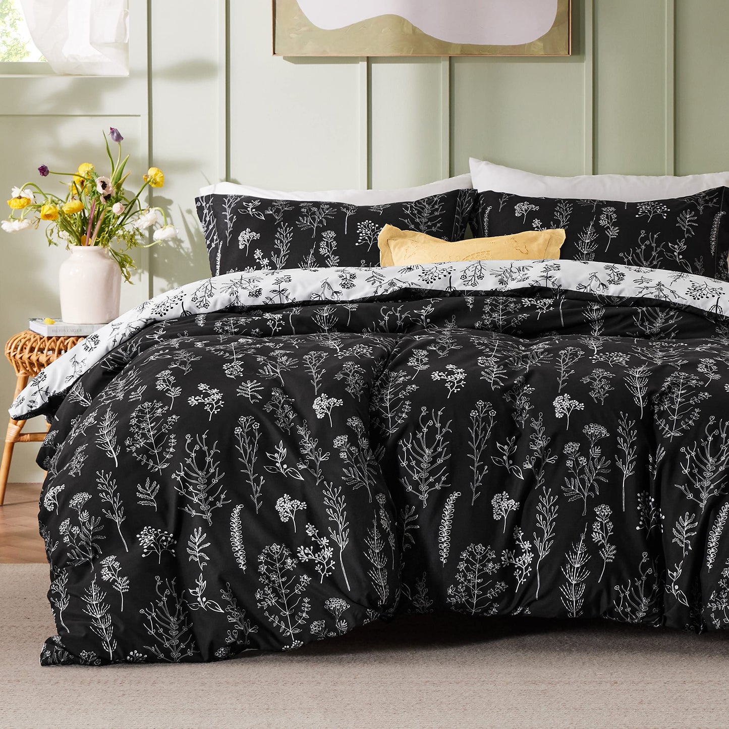 Bedsure Queen Comforter Set - Dark Purple Bed Set, 3 Pieces Cute Floral Bedding, 1 Soft Reversible Botanical Flowers Comforter and 2 Pillow Shams