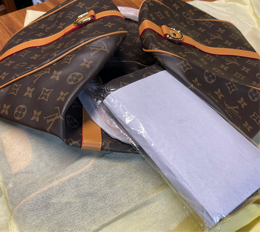 LV   4-pc Duffle set (dupe)