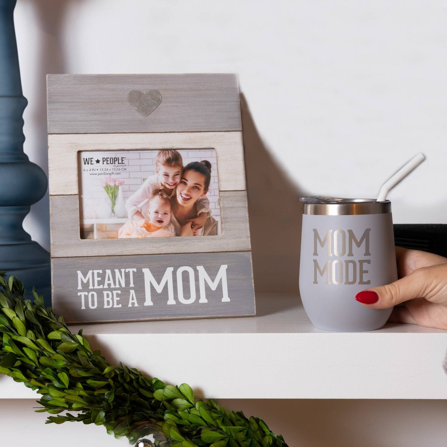 A Mom - 7.75" x 10" Frame (Holds 6" x 4" Photo)